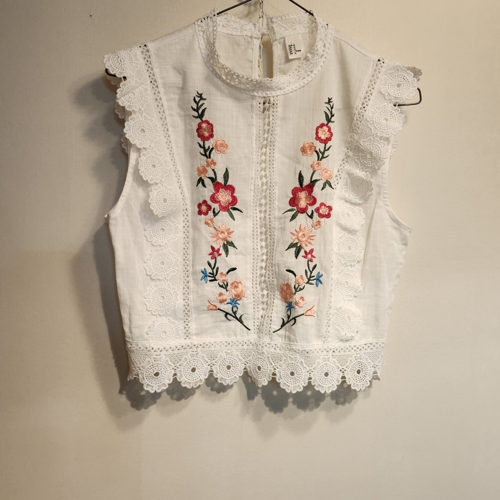 Embroidered White Lace 100% Cotton Sleeveless Top